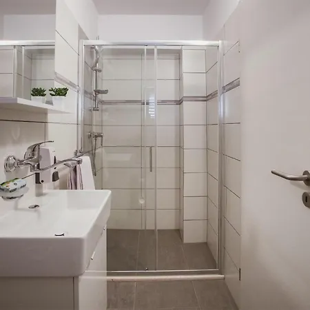 Cozy Home In Dugi Rat With Sauna Feriehus Dugi Rat