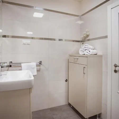 Cozy Home In Dugi Rat With Sauna *