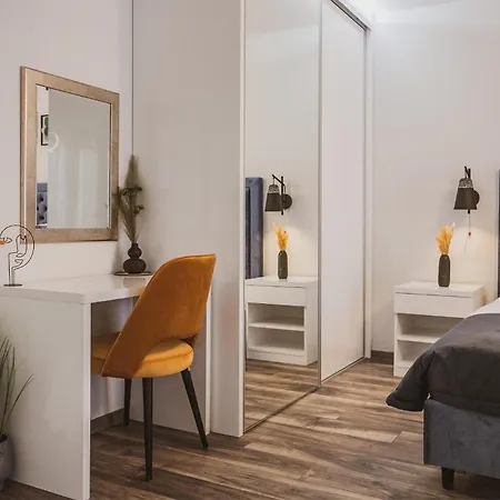 Cozy Home In Dugi Rat With Sauna Feriehus *