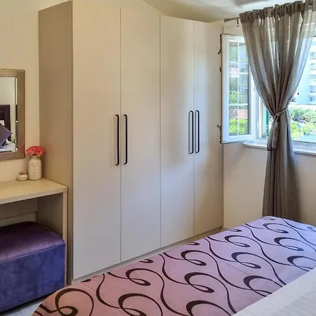 Cozy Home In Dugi Rat With Sauna